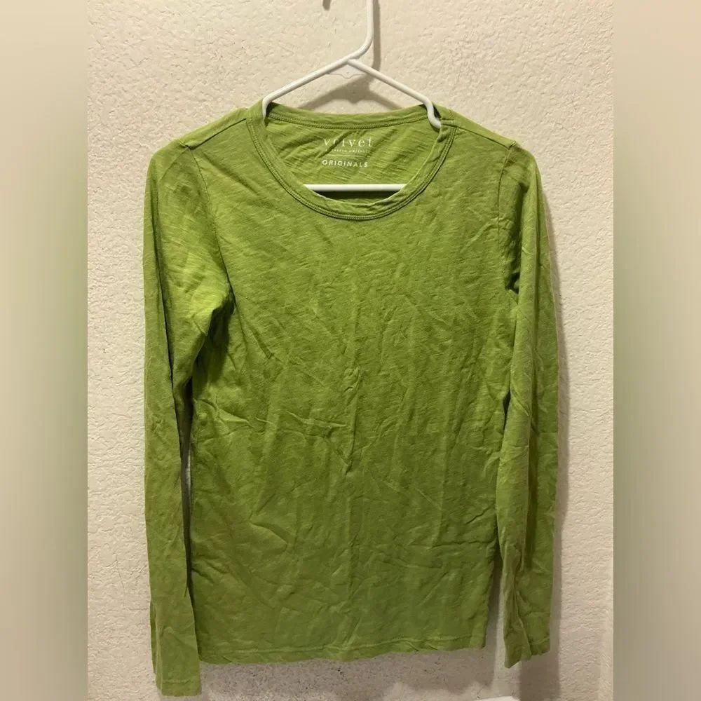 Velvet by Graham & Spencer green Top long sleeve size M NWOT